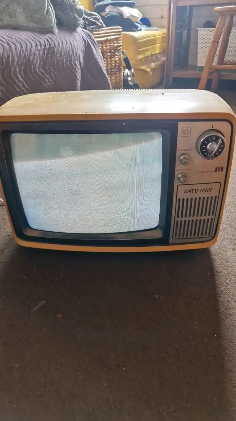 Televisor retro Antu Color IC