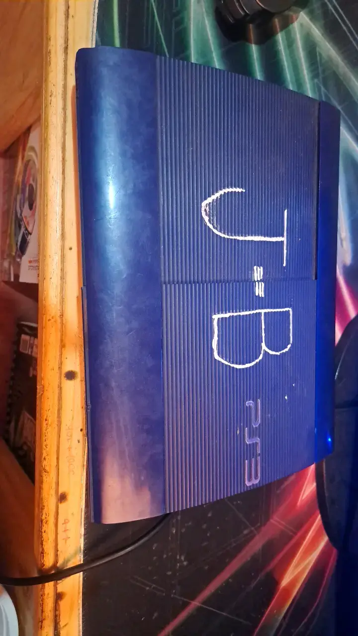 Consola PlayStation 3 con control y cables - 2