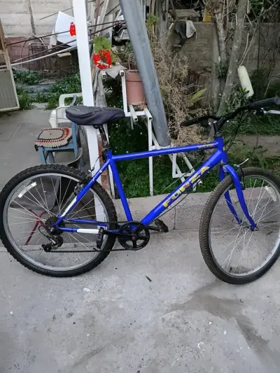 Bicicleta montaña azul Forza en buen estado - miniatura 1