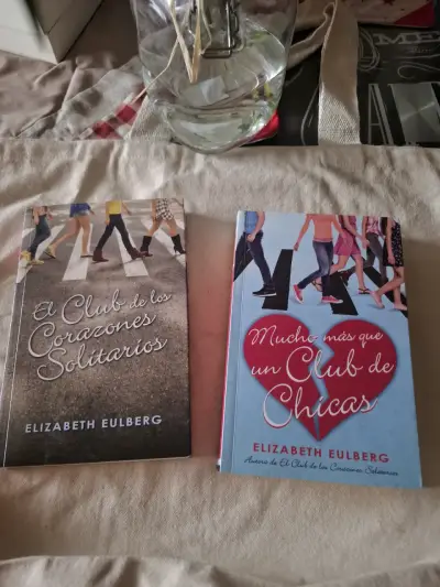 Pack de libros de Elizabeth Eulberg: El Club de los Corazones Solitarios y Mucho Más Que Un Club de Chicas - miniatura 1