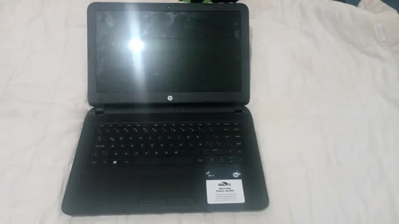 Laptop HP 14 ligera sin DVD y sin cargador - 1