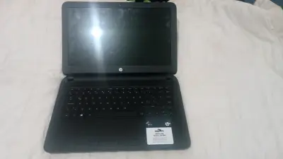 Laptop HP 14 ligera sin DVD y sin cargador - miniatura 1