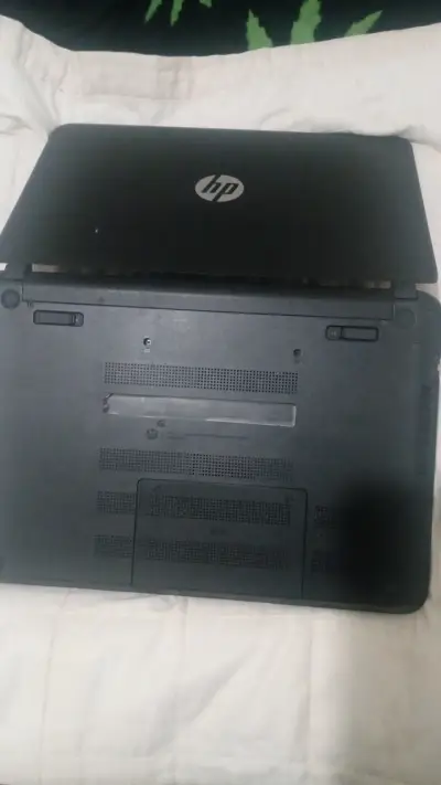 Laptop HP 14 ligera sin DVD y sin cargador - miniatura 3