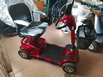 Scooter eléctrico rojo para movilidad reducida - miniatura 1