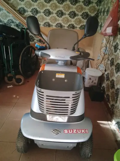 Scooter eléctrico rojo para movilidad reducida - miniatura 5