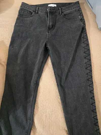 Jeans grises con diseño lateral Aeropostale talla 44 - miniatura 1