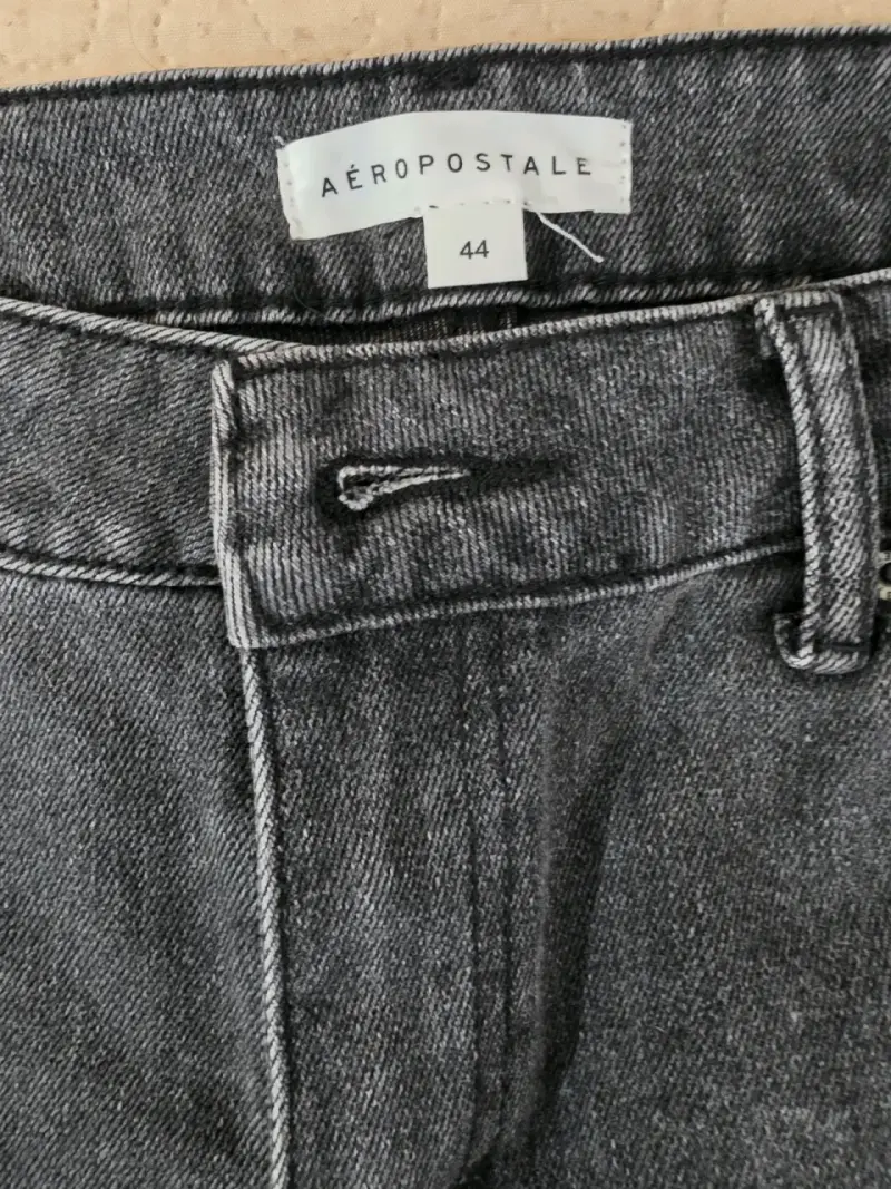 Jeans grises con diseño lateral Aeropostale talla 44 - 2