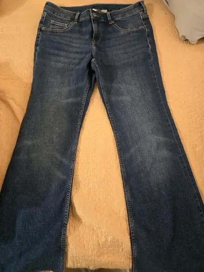 Jeans de mezclilla azul para mujer - miniatura 1