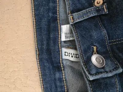 Jeans de mezclilla azul para mujer - miniatura 2