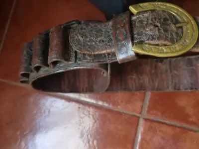 Cinturón de cuero para cartuchos con hebilla dorada - miniatura 3