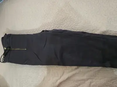 Pantalones cafe con cierres dorados para mujer - miniatura 4