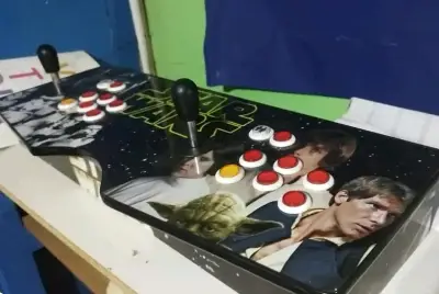 Arcade retro con diseño de Star Wars - miniatura 1