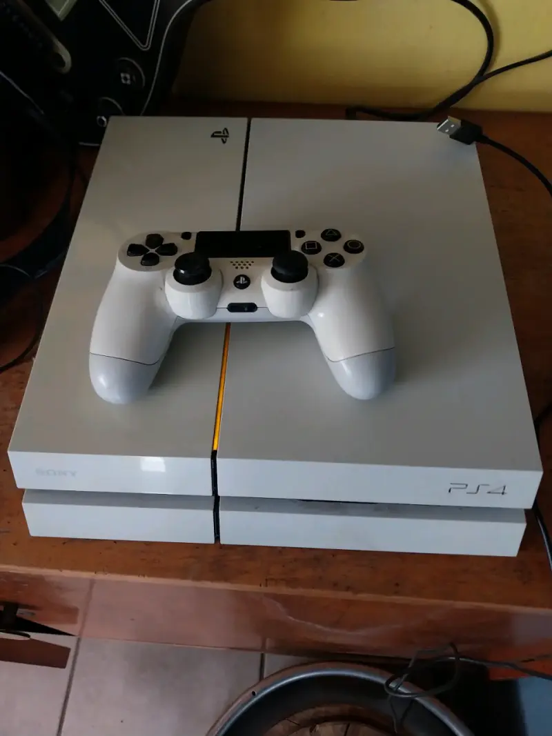 Consola PS4 blanca con juegos incluidos - 1