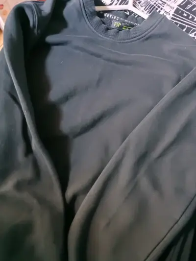 Polerón negro unisex FSP en buen estado - miniatura 4