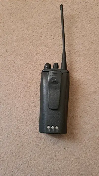 Radio portátil Motorola EP450s en buen estado - miniatura 3
