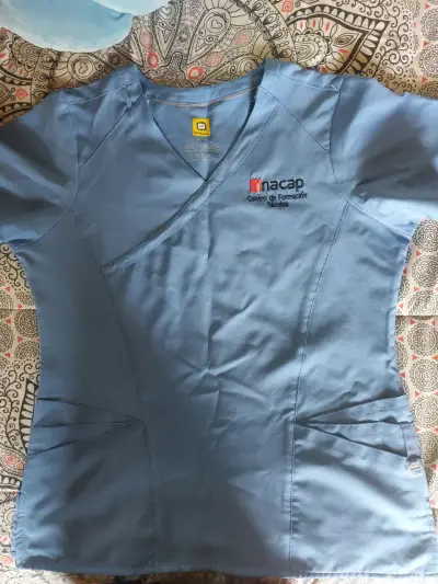 2 Uniformes médicos celestes con logo Inacap - miniatura 2