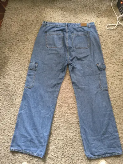 Jeans cargo de mezclilla azul para hombre - miniatura 3