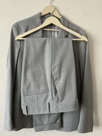 Traje gris de hombre Zara en buen estado - miniatura 4