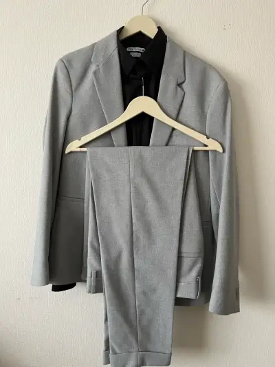 Traje gris de hombre Zara en buen estado - miniatura 6