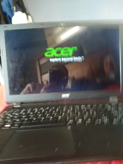 Laptop Acer en buen estado - miniatura 1