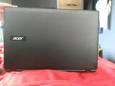 Laptop Acer en buen estado - miniatura 4