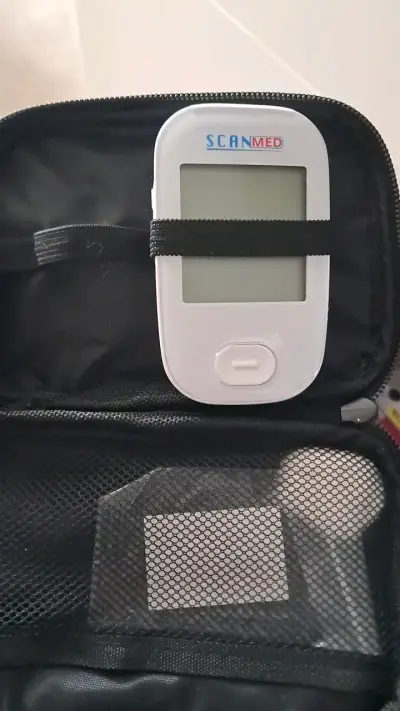 Monitor de salud ScanMed portátil con estuche - miniatura 1