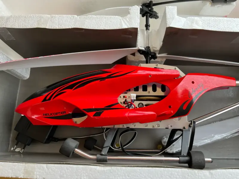 Helicóptero RC rojo con control remoto - 1