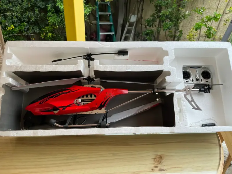 Helicóptero RC rojo con control remoto - 3