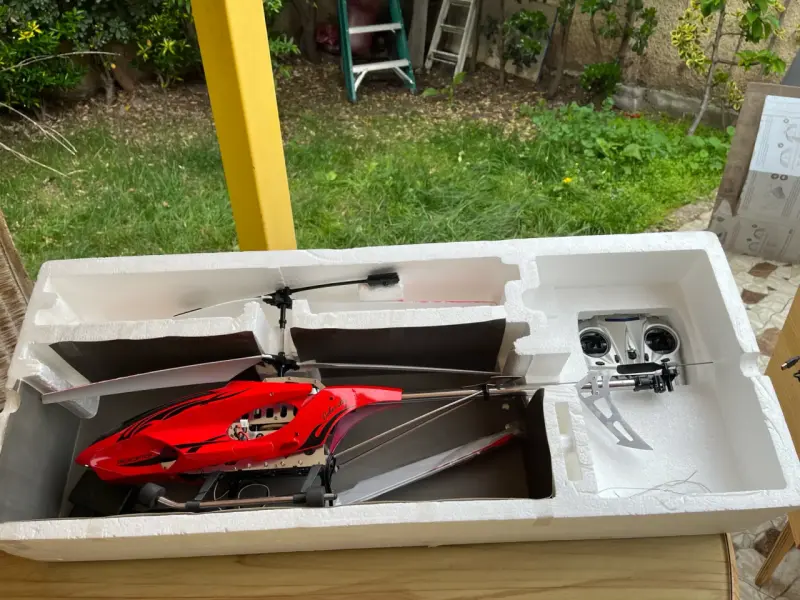Helicóptero RC rojo con control remoto - 4