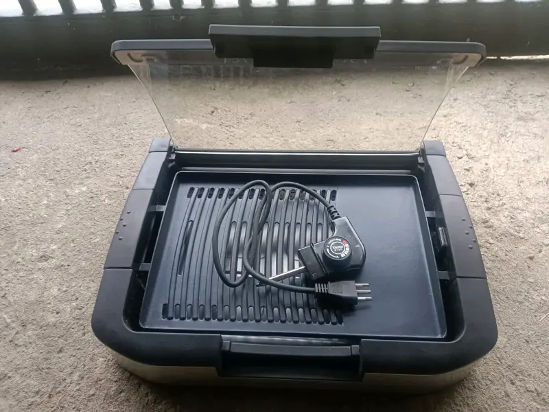 Parrilla eléctrica con tapa de vidrio
