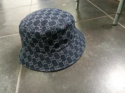 Sombrero bucket de mezclilla con logo - miniatura 1