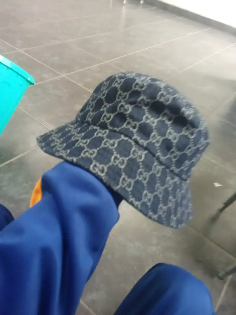 Sombrero bucket de mezclilla con logo - 2