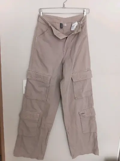 Pantalones cargo beige para mujer - miniatura 3
