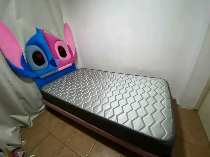 Cama infantil con cabecera de Stich - 1