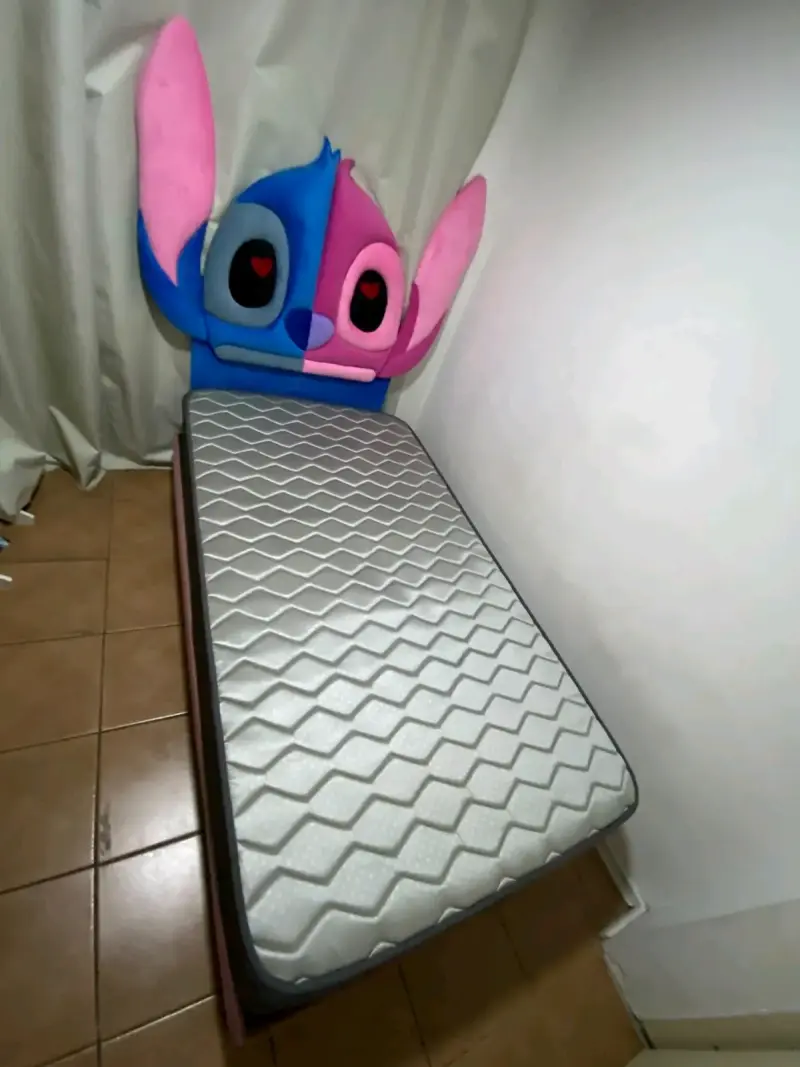Cama infantil con cabecera de Stich - 2