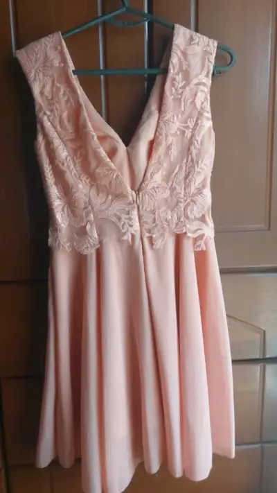 Vestido de fiesta rosa con encaje floral - miniatura 2