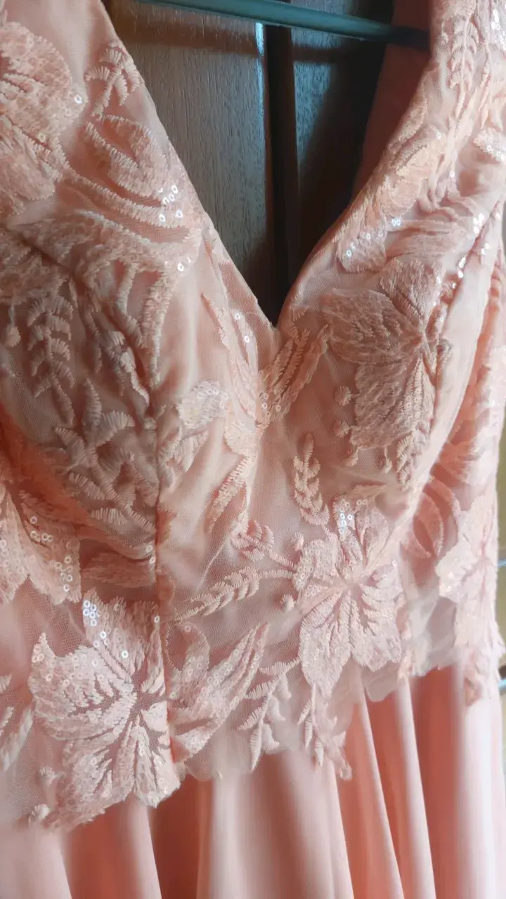 Vestido de fiesta rosa con encaje floral - 3