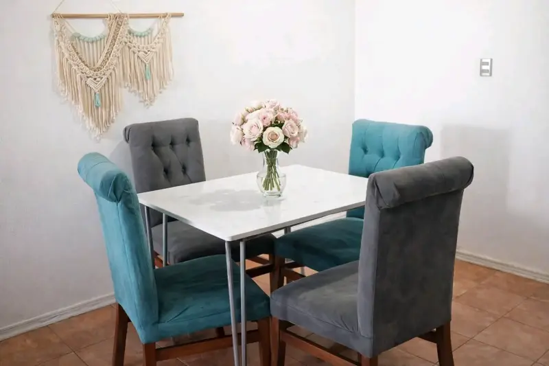 Juego de Comedor mármol con Sillas Acolchadas - 1