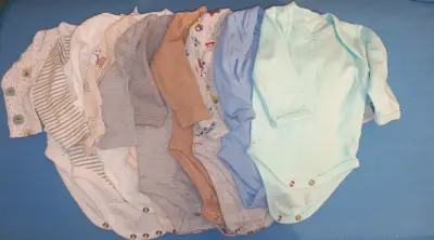 Lote de bodies y ropa de bebé variados - miniatura 1