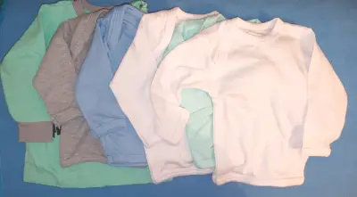 Lote de bodies y ropa de bebé variados - miniatura 2