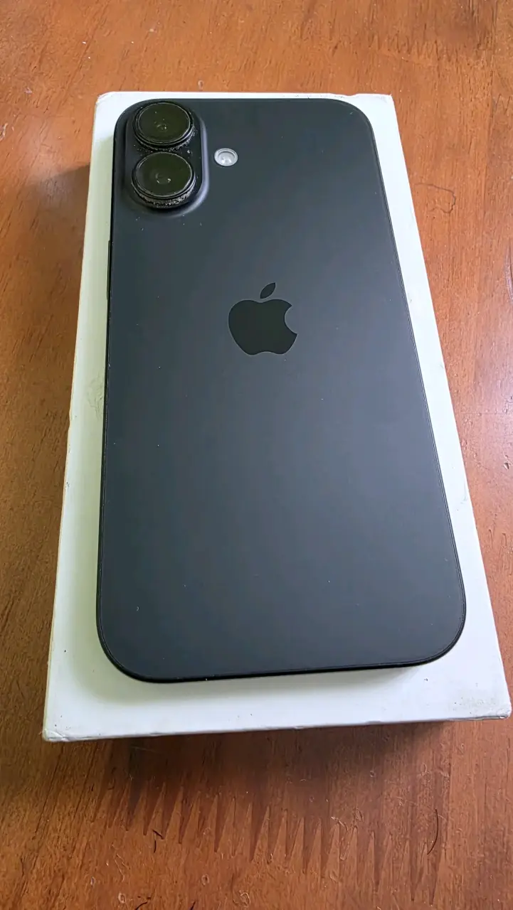 iPhone 16 128GB Negro en buen estado - 2