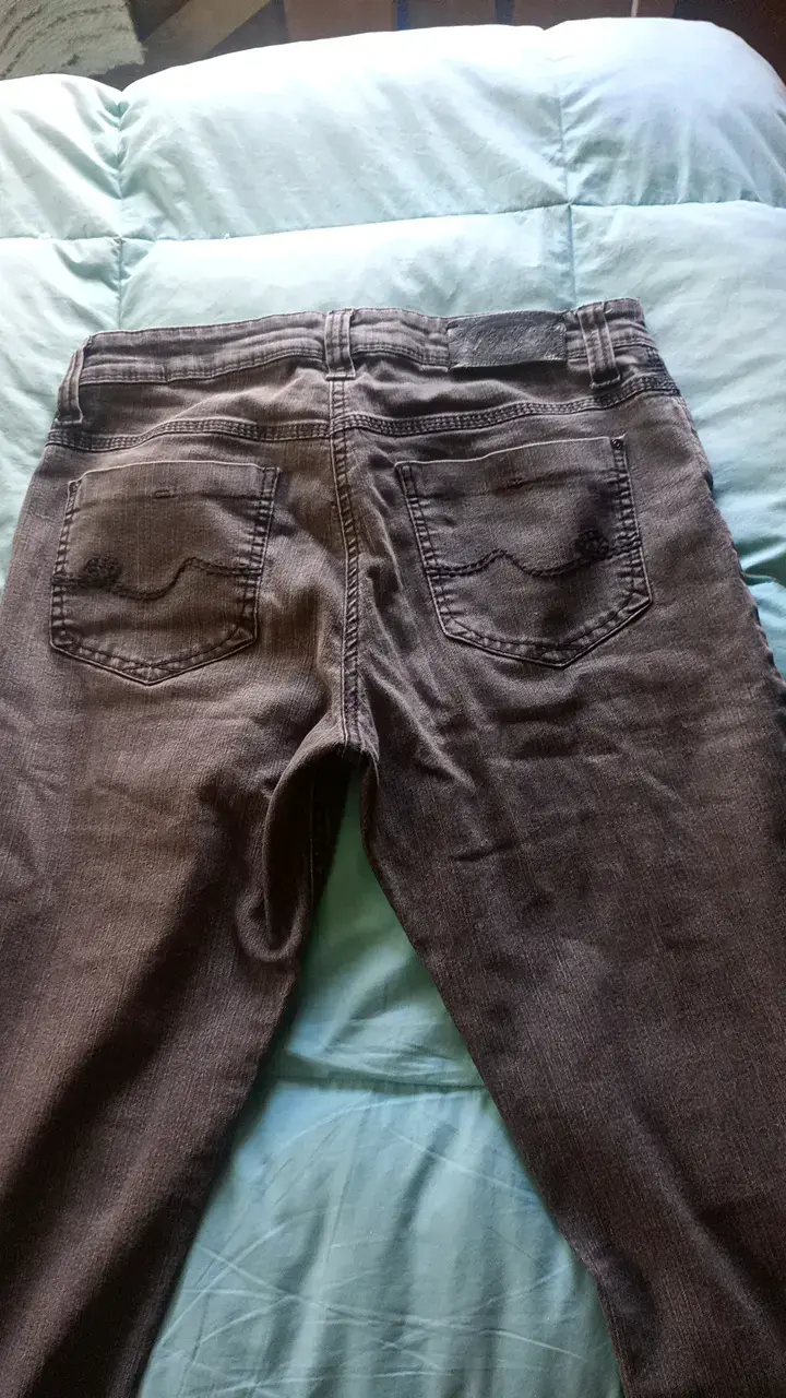 Jeans de mezclilla gris para mujer - 2