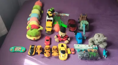 Set de juguetes de vehículos y peluches para niños - miniatura 1