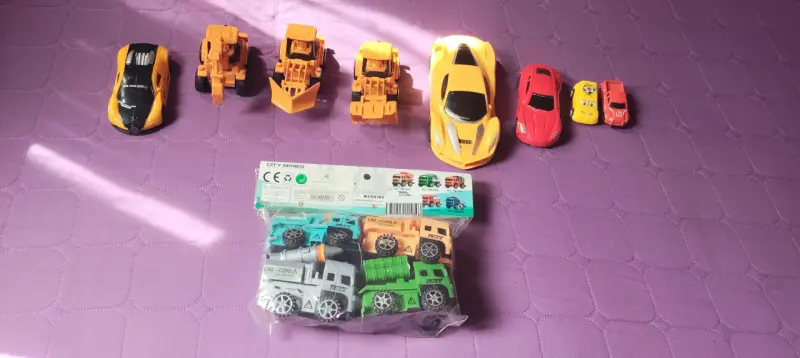 Set de juguetes de vehículos y peluches para niños - 2