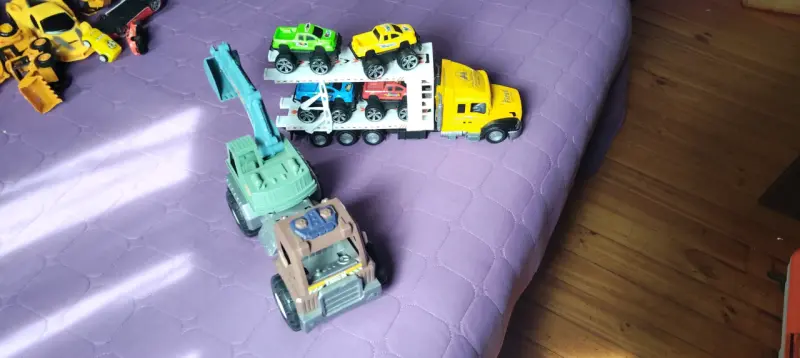 Set de juguetes de vehículos y peluches para niños - 4