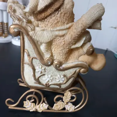Adorno navideño de osos en trineo dorado - miniatura 3