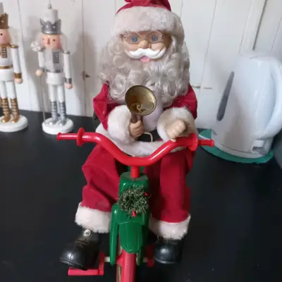 Figura de Santa Claus en triciclo decorativo - miniatura 1