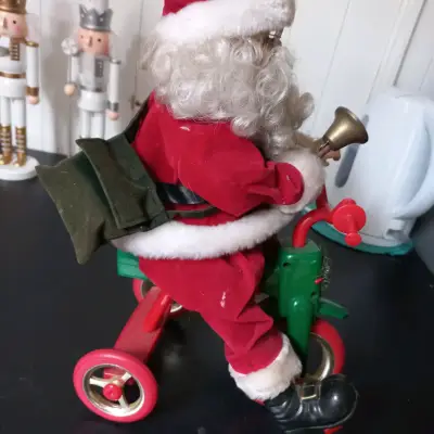 Figura de Santa Claus en triciclo decorativo - miniatura 3