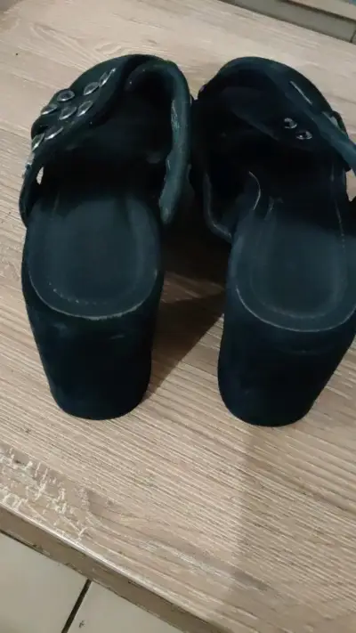 Sandalias de tacón alto negras con apliques - miniatura 3