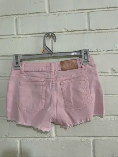 Shorts de mezclilla rosados para niña - miniatura 2